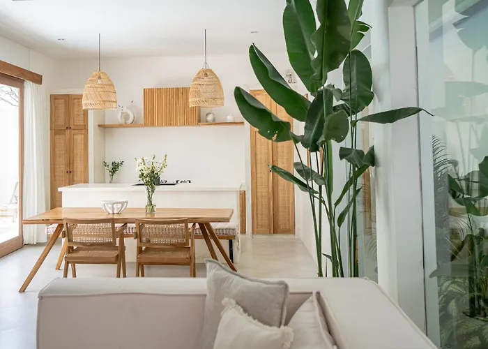 Cozy 3 Bd In Heart Of