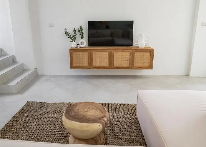 Cozy 3 Bd In Heart Of Villa *